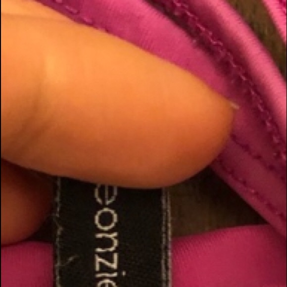 Cute, comfy & awesome Onzie S/M tank - Picture 2 of 2